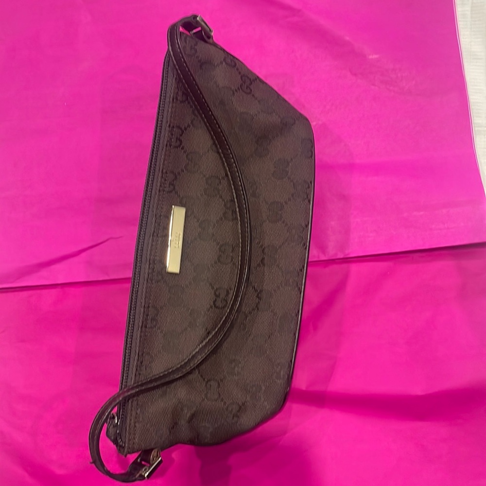 Gucci pouch, barely enjoyed
